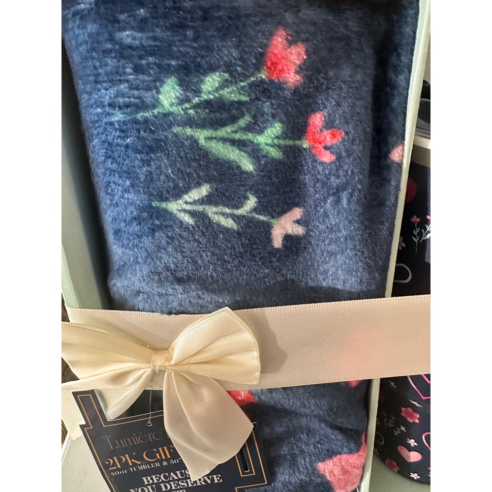 Lumiere Lane 2PK Gift Set 40oz Tumbler & 50x60 Throw Navy Pink Hearts Floral NEW - Picture 3 of 4